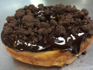 the-holy-donut_portland_glassa-mocha-e-crunch-al-cioccolato-fondente